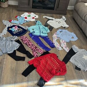 Girls clothing Bundle in Girls 6/6x/7 Assorted Brands and items~ Xmas Designs
